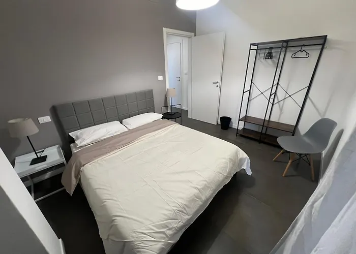 Manaroomsmasini Πανσιόν Μπολόνια