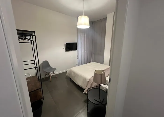 Manaroomsmasini Πανσιόν Μπολόνια